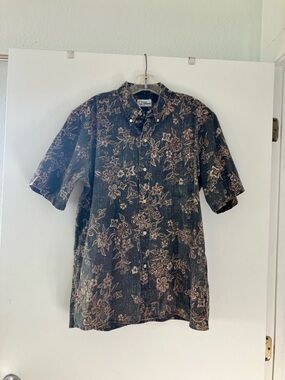 Men's Short Sleeve Button-Up Aloha Shirt; Some Fading & Crease Mark on Back